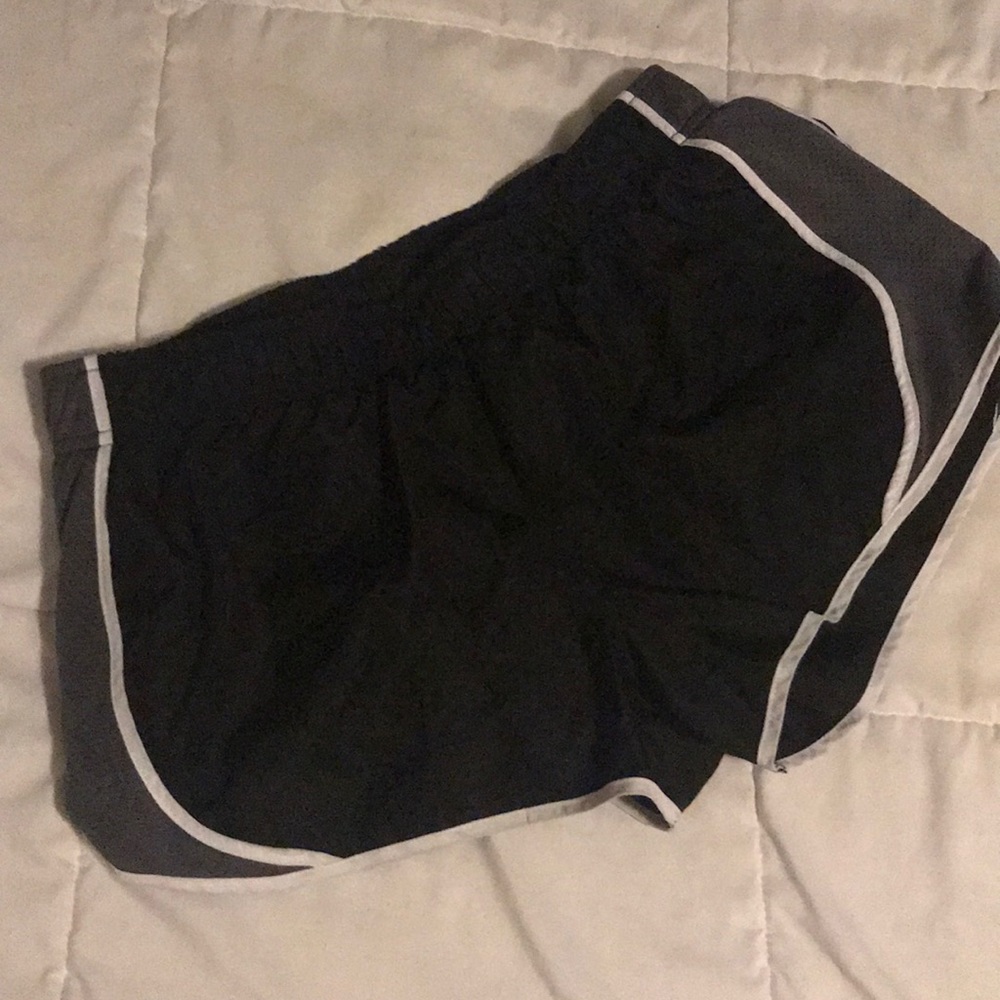 Kohl’s Shorts L